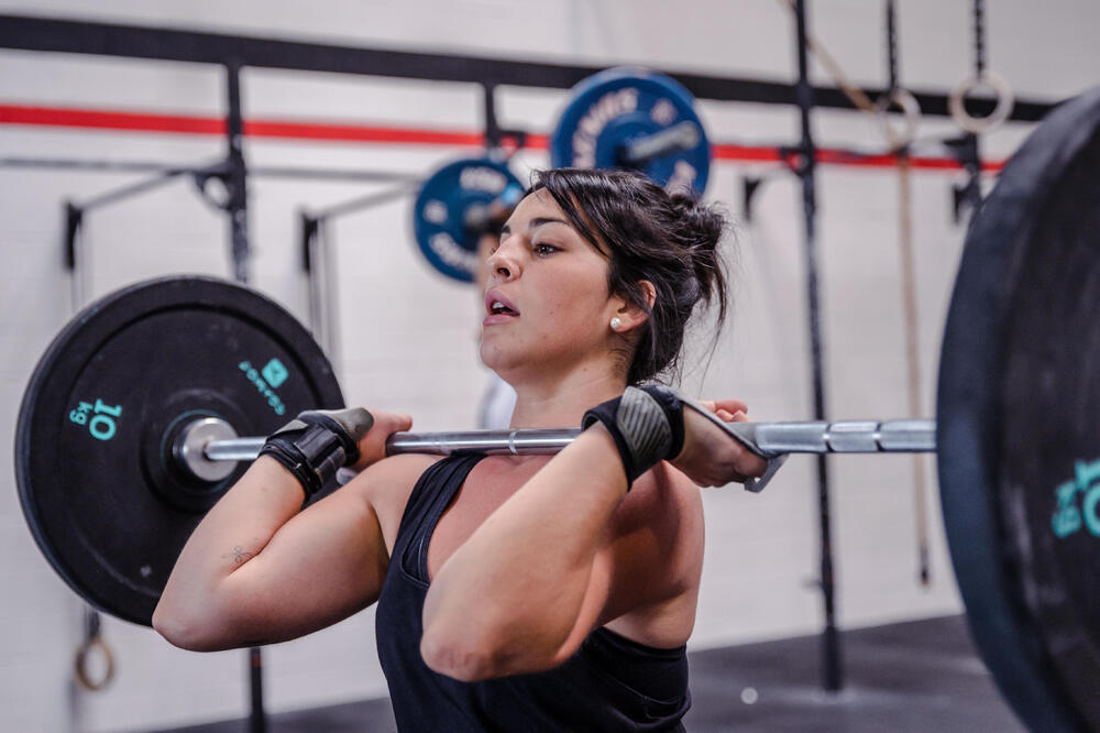 10 Major Benefits of Lifting Weights and How To Do It